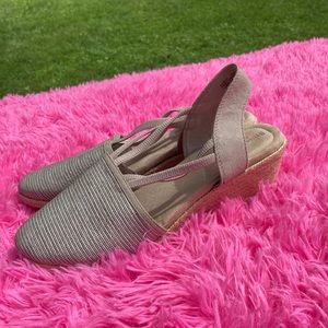 Silver toe pull on wedge espadrille sandals with stretch gores size 8.5
